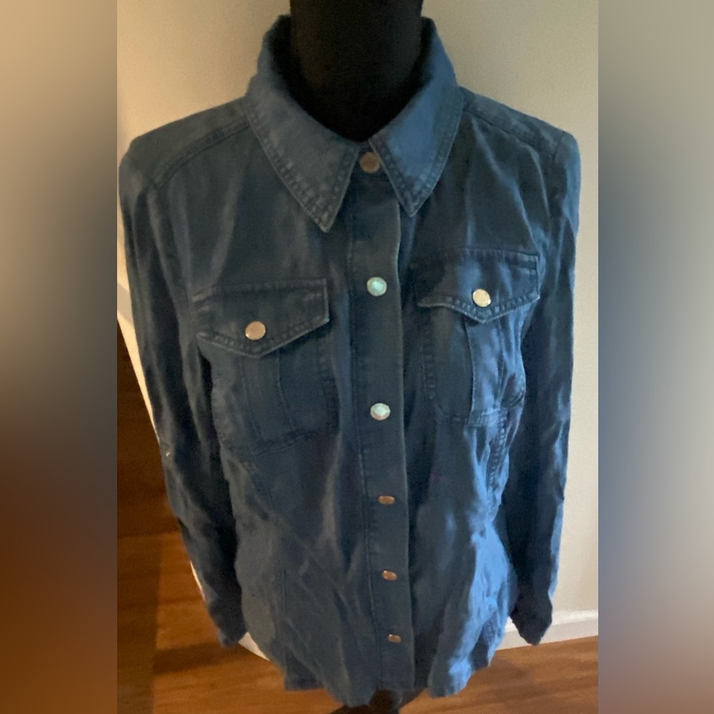White House Black Market NWT Size Small Denim Snap Closure Women's Jacket/Shirt - Picture 2 of 11